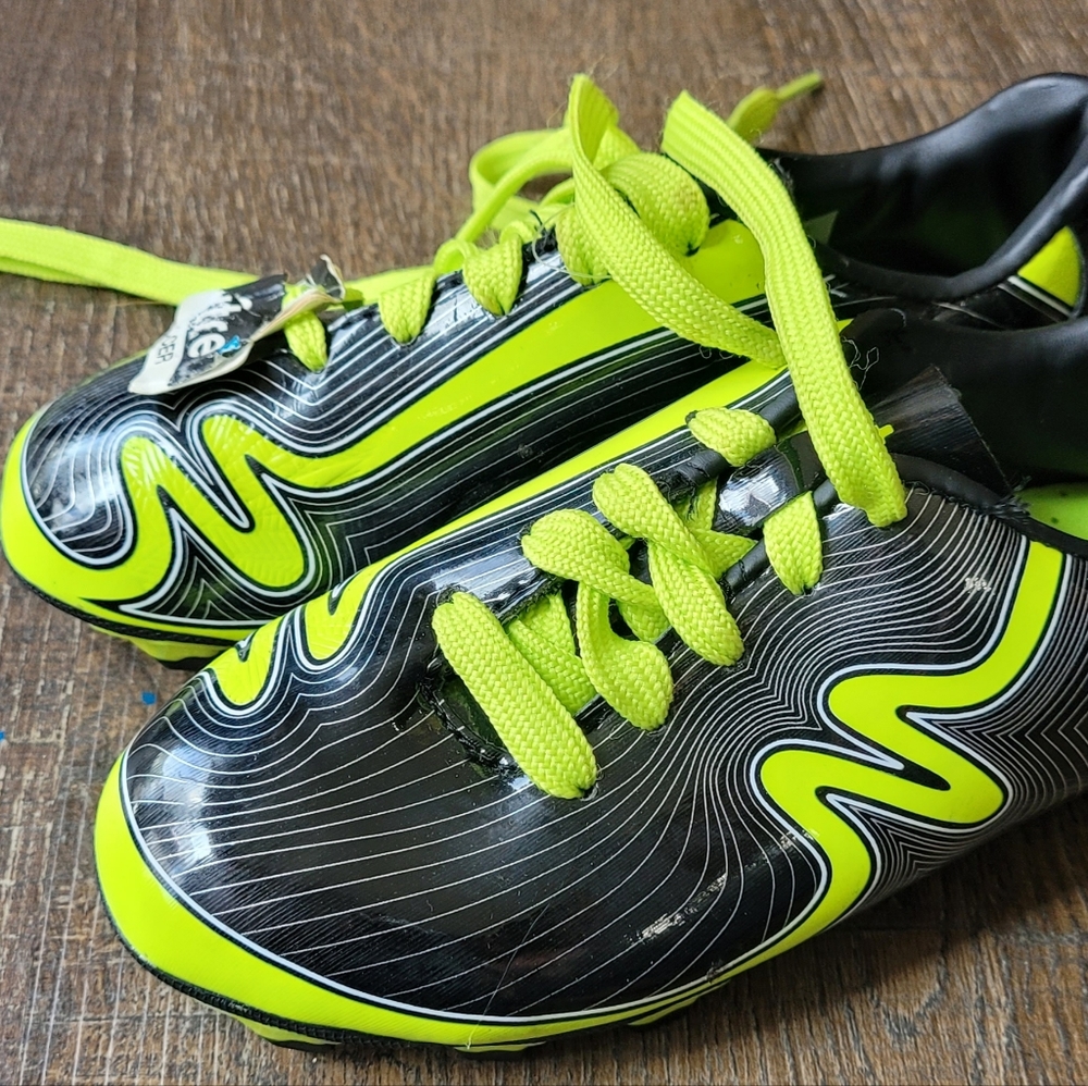 Youth 12 Mitre soccer cleats